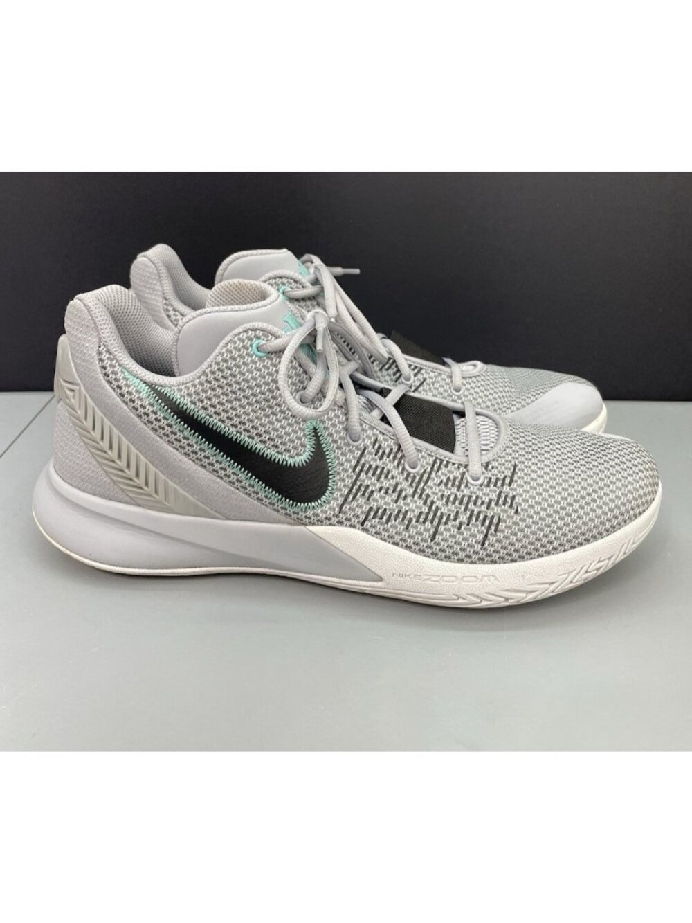 Nike Kyrie Flytrap II Sneakers Shoes Athletic Basketball Running Gray Mens 13